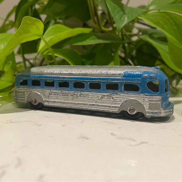 Tootsietoy GMC #747 Greyhound Bus - Picture 2 of 5